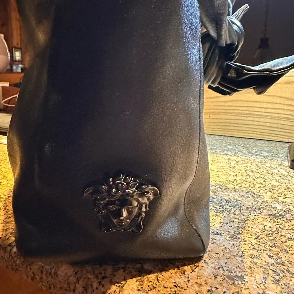 Versace Black Leather Knot-Handle hobo. Shoulder bag